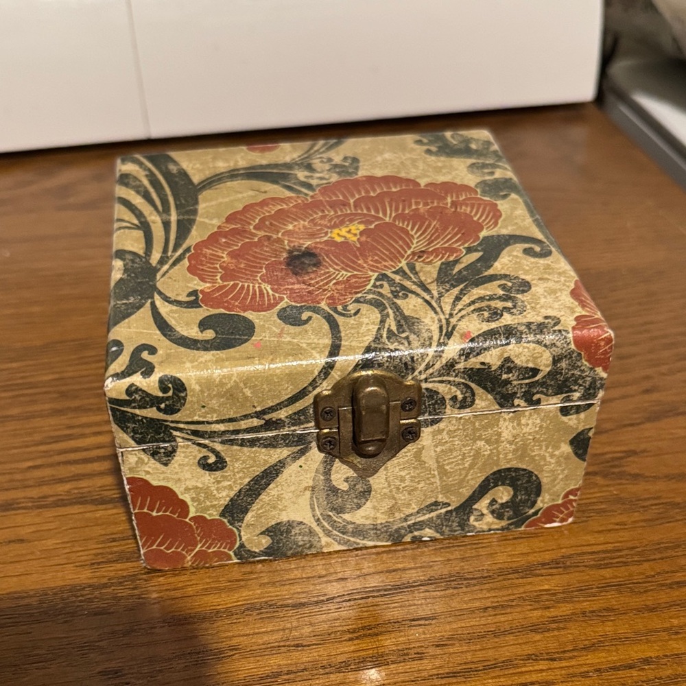 Vintage Floral Decorative Box
